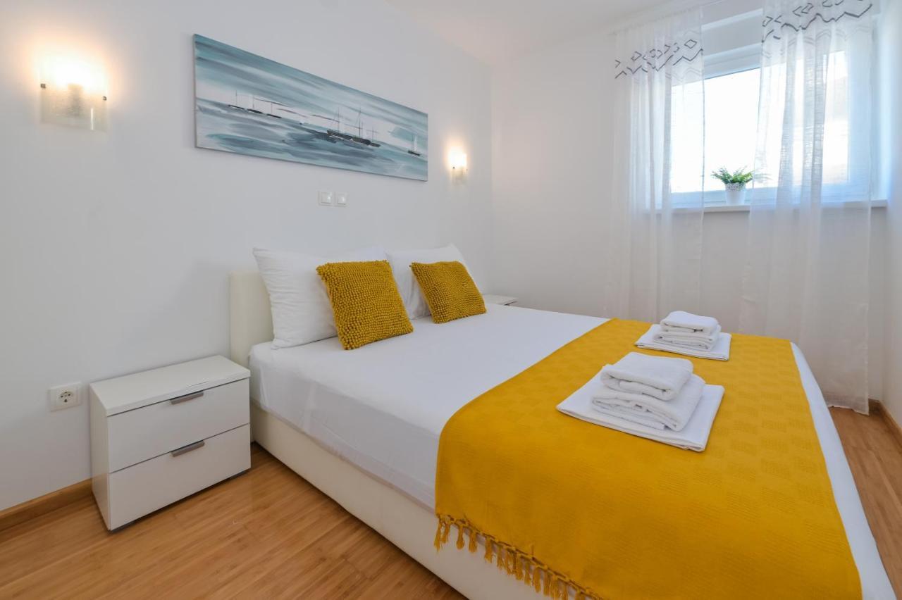 Apartment Funtastic With Private Pool Novalja Exterior photo