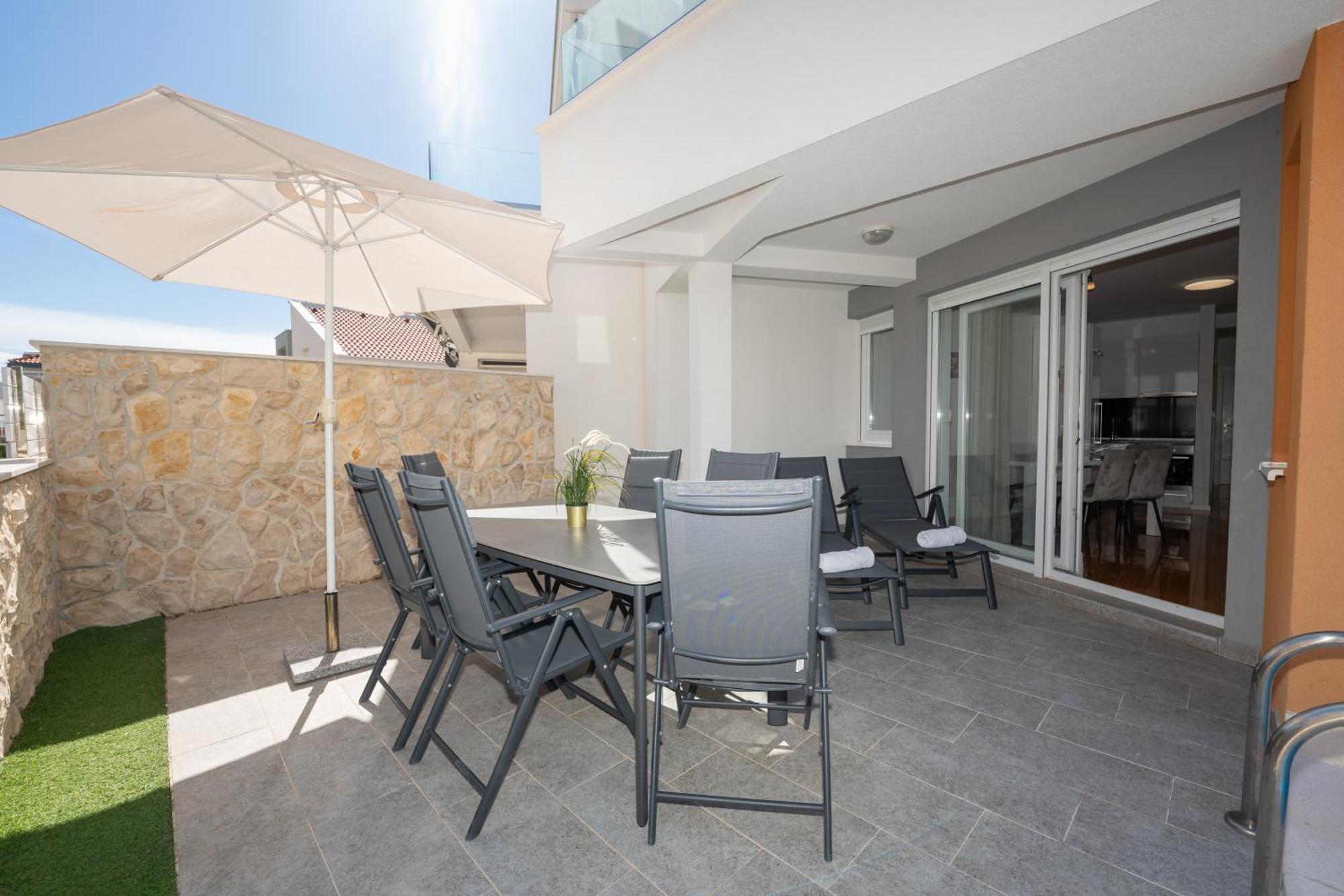 Apartment Funtastic With Private Pool Novalja Exterior photo