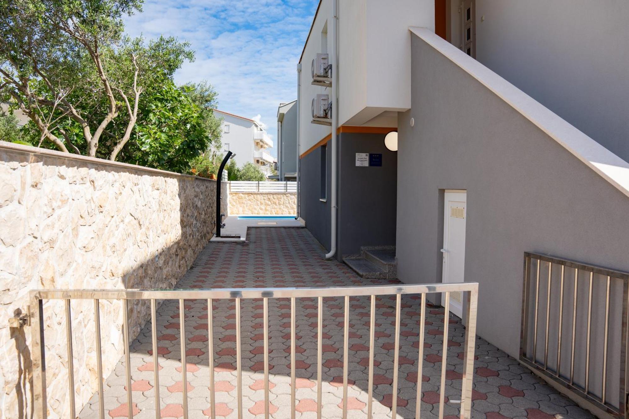 Apartment Funtastic With Private Pool Novalja Exterior photo