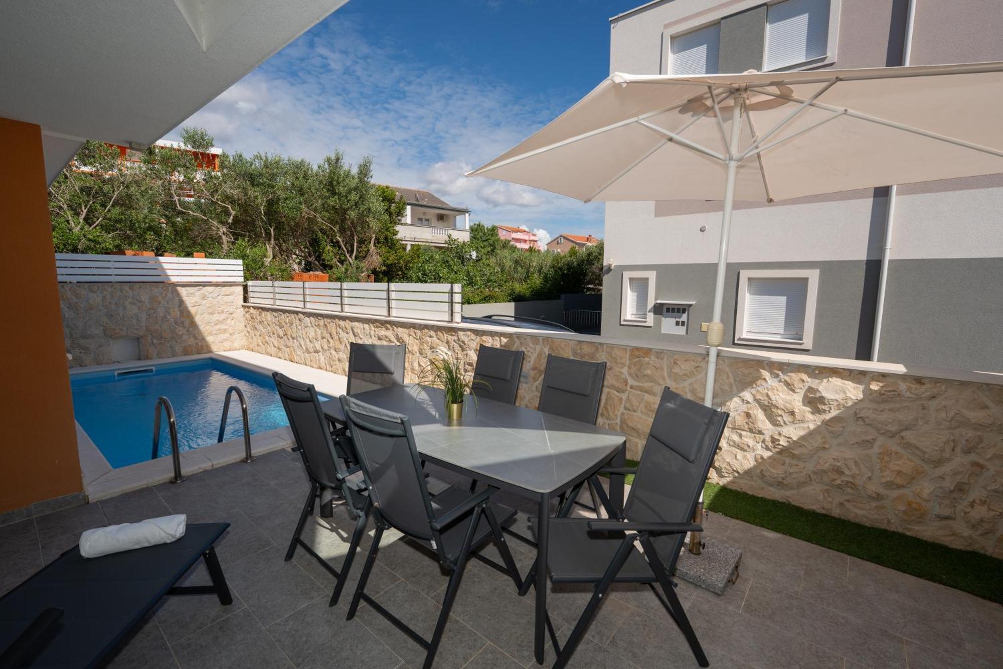 Apartment Funtastic With Private Pool Novalja Exterior photo