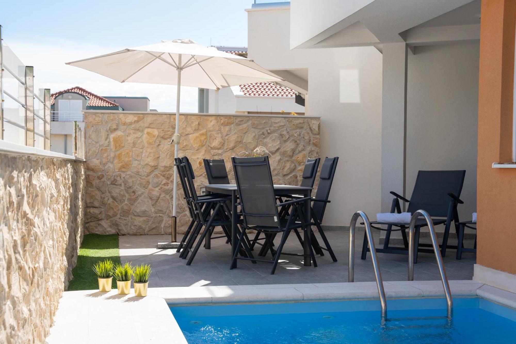 Apartment Funtastic With Private Pool Novalja Exterior photo